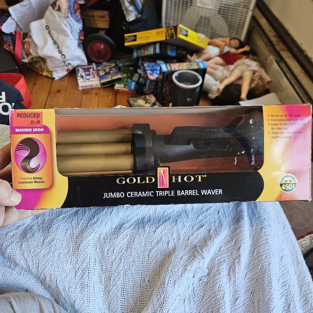GOLD N HOT PROFESIONAL  CERAMIC  TRIPLE  BARREL  WAVER IRON - New Open Box